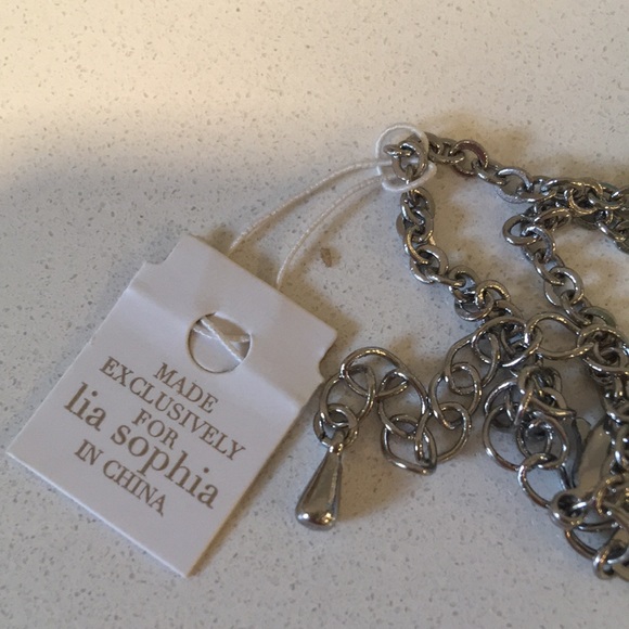 Lia Sophia Floral necklace - Picture 6 of 8